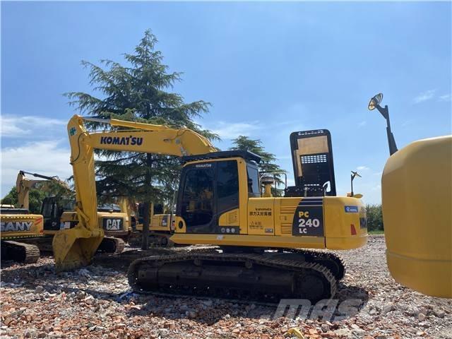 Komatsu PC 240-8 Beltegraver