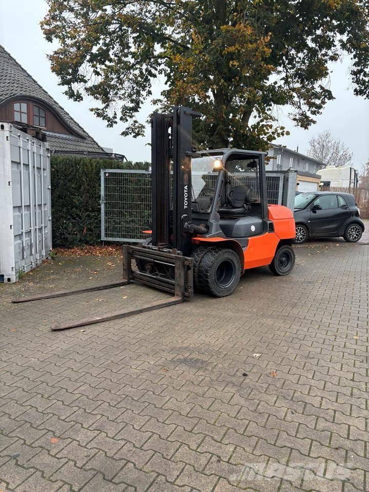 Toyota 7 FD 45 Diesel Trucker