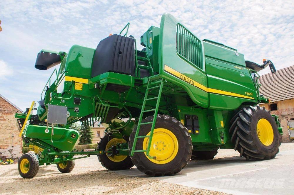 John Deere T 560 i Skurtreskere