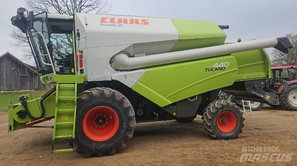 CLAAS Tucano 440 Skurtreskere