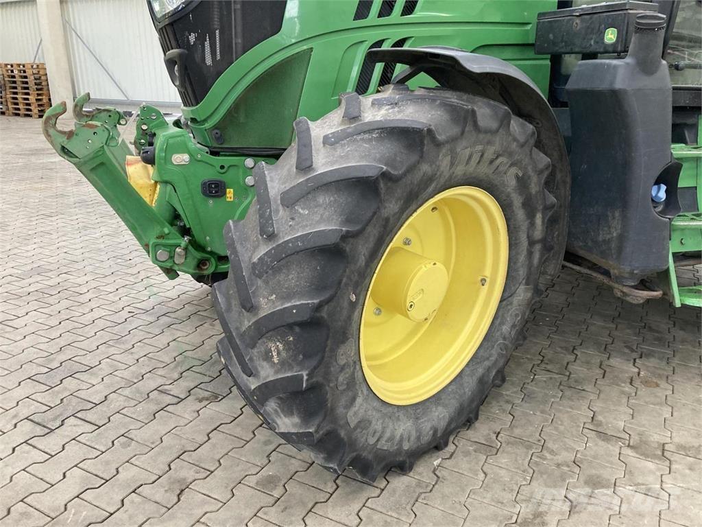 John Deere 6110R Traktorer