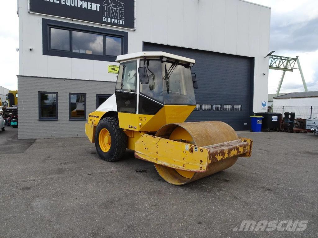Dynapac CA152D Gummihjulsvalser