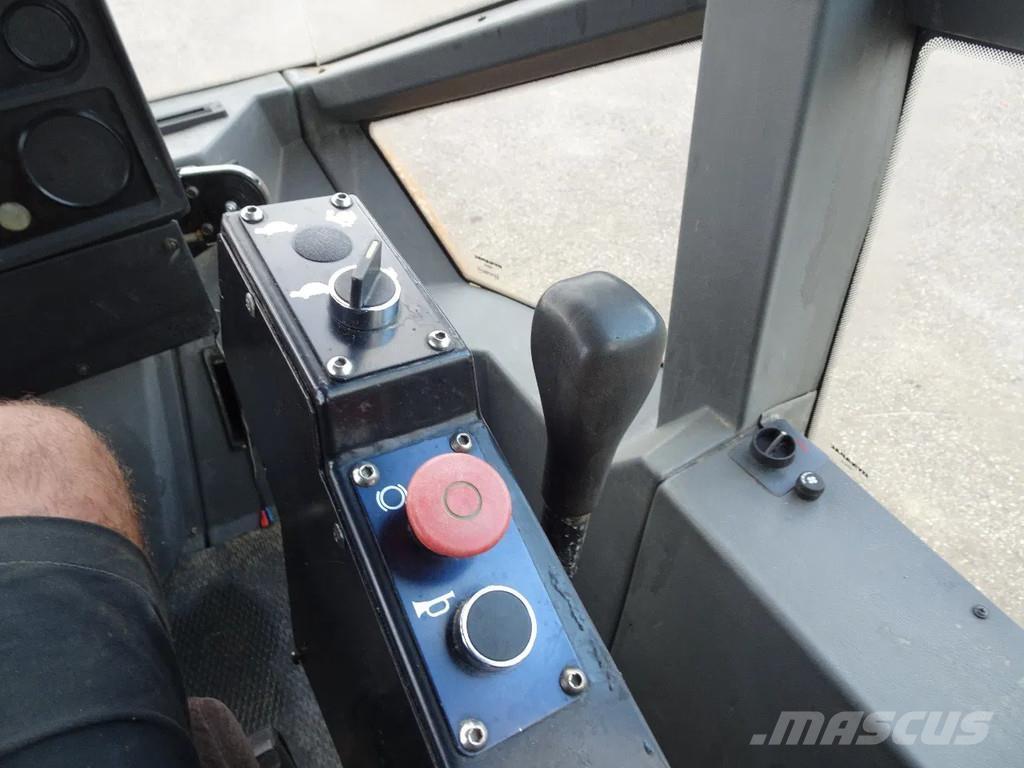 Dynapac CA152D Gummihjulsvalser