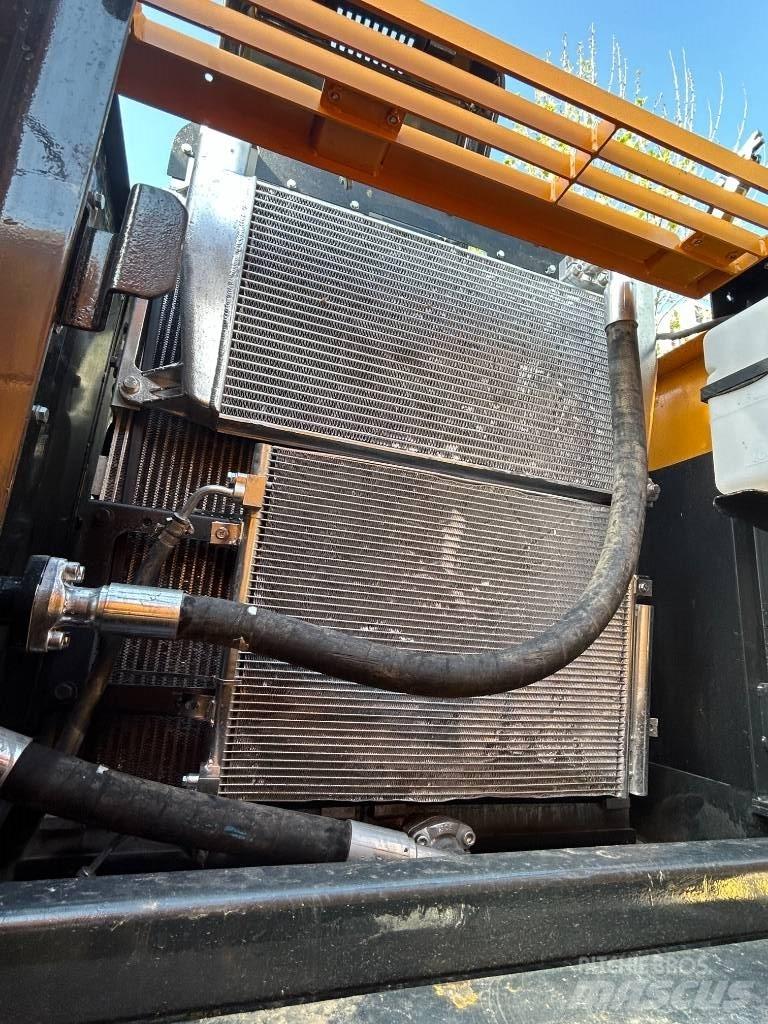 Hyundai 220LC-9S Beltegraver