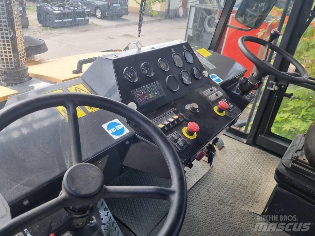Ammann AP 240 Gummihjulsvalser
