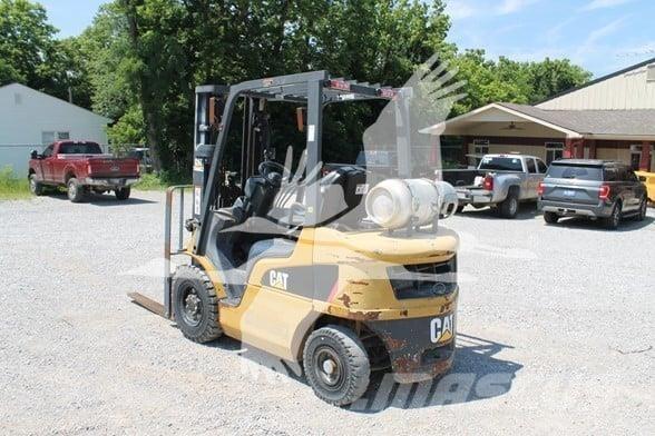 CAT GP25N Diesel Trucker