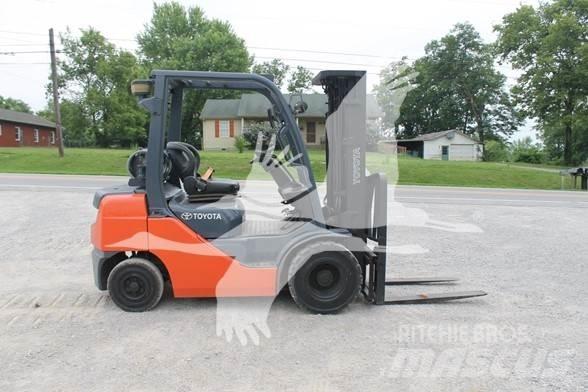 Toyota 8FGU25 Diesel Trucker