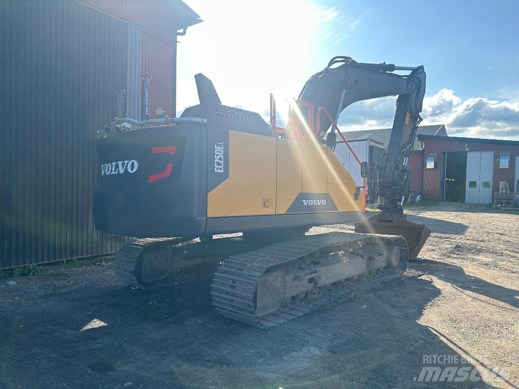Volvo EC 250 EL Beltegraver