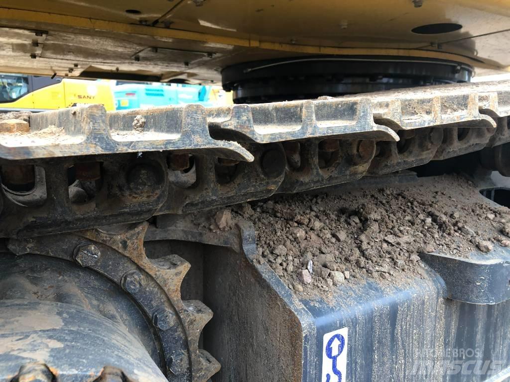 Komatsu 220-8 Beltegraver