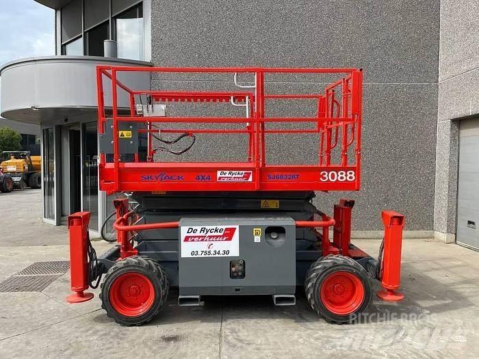 SkyJack SJ6832RT Sakselifter