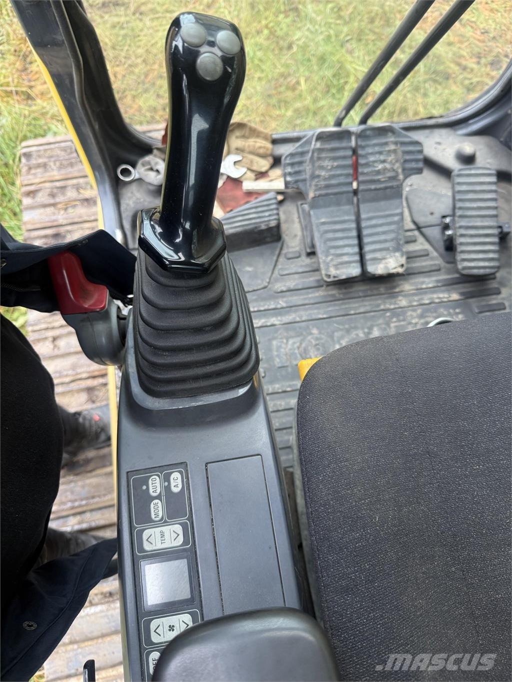 Komatsu PC180LC Beltegraver