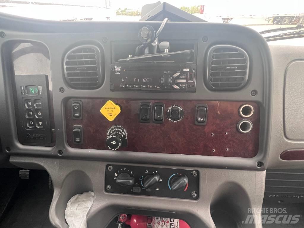 Freightliner M 106 Skapbiler