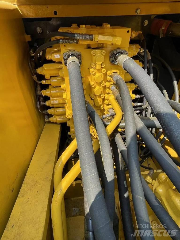 Komatsu PC 200-7 Beltegraver
