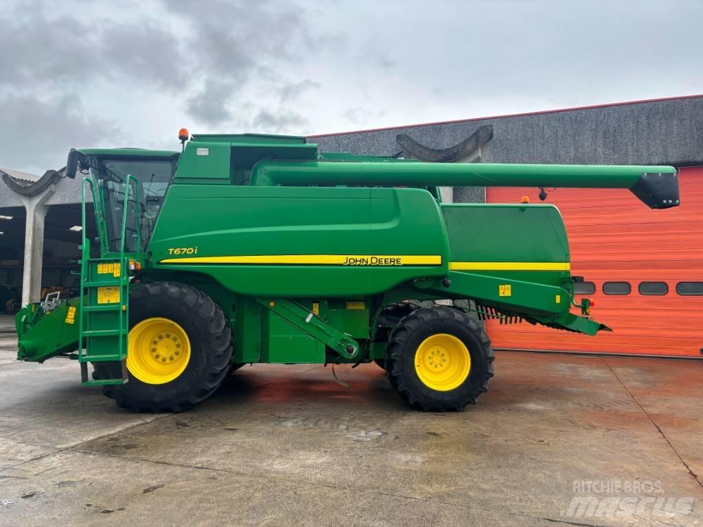 John Deere T 670 i Skurtreskere