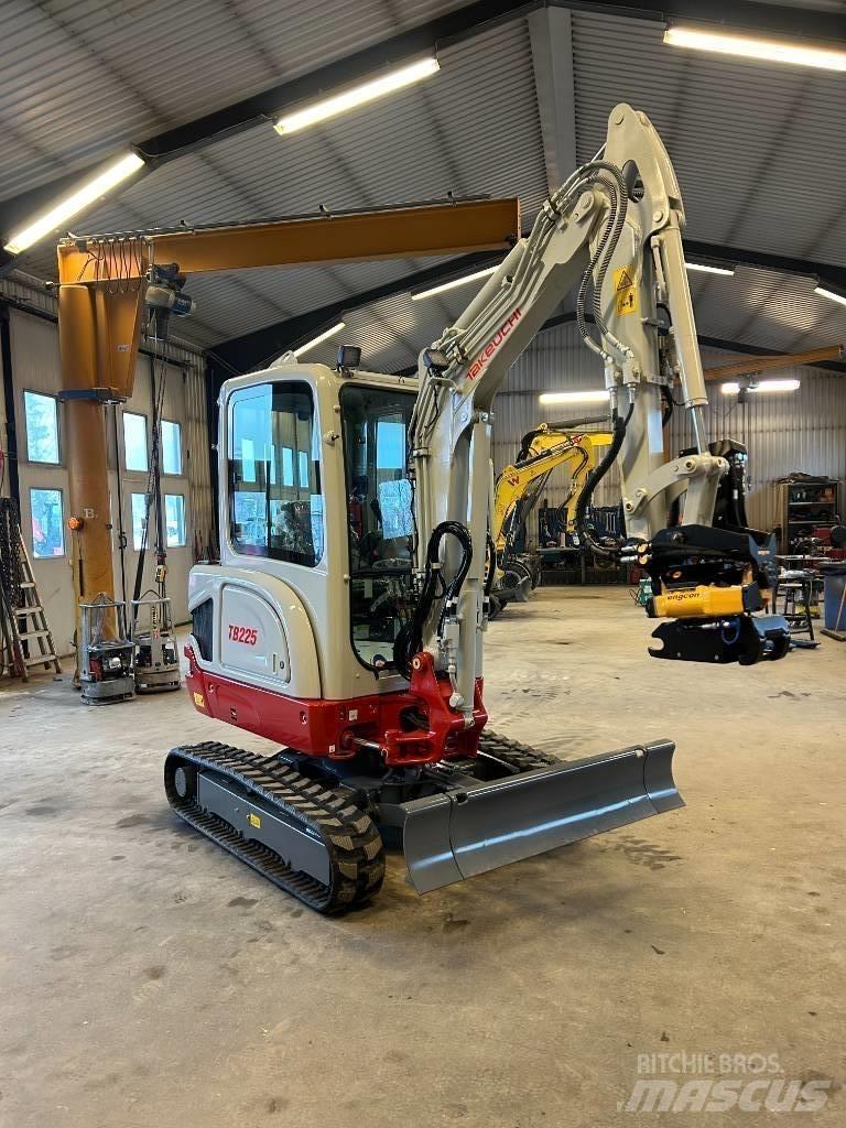 Takeuchi TB225 Minigravere <7t