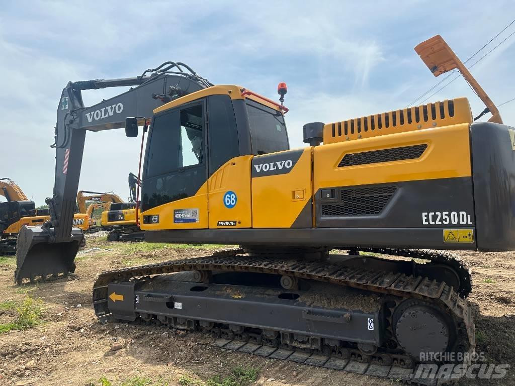 Volvo EC 250 D Beltegraver