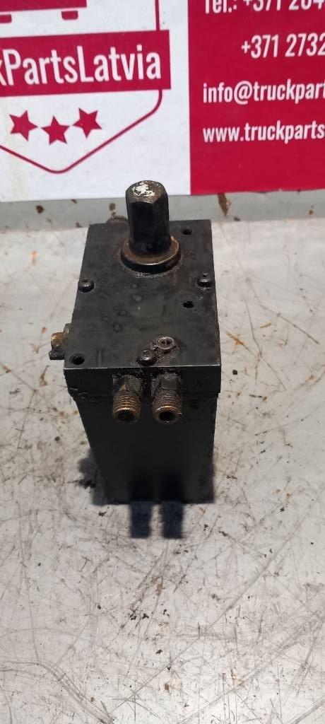 Volvo FH 12.    21882617 Hydraulikk
