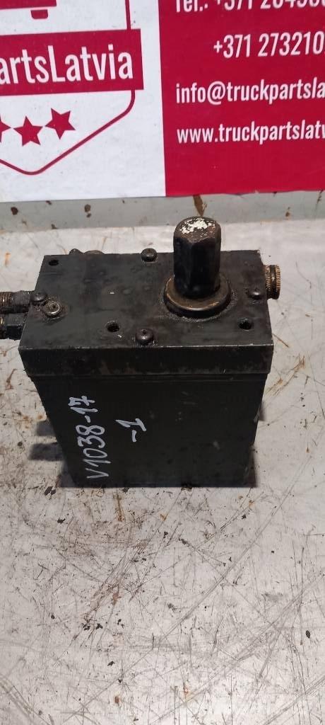 Volvo FH 12.    21882617 Hydraulikk