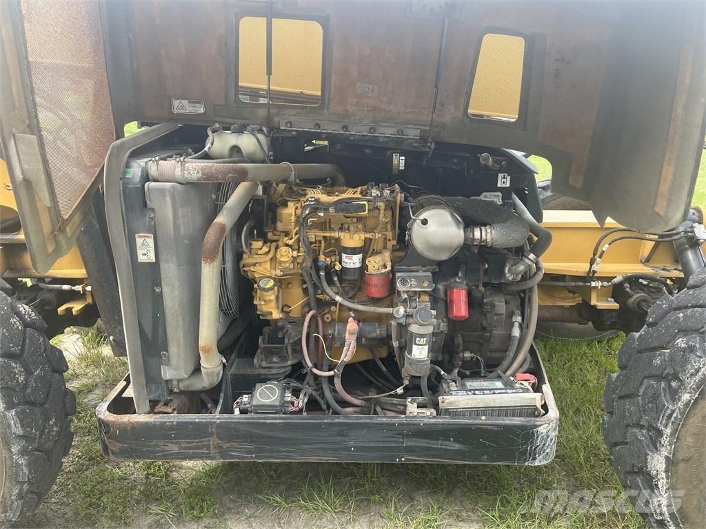 CAT TL 642 C Teleskoplastere