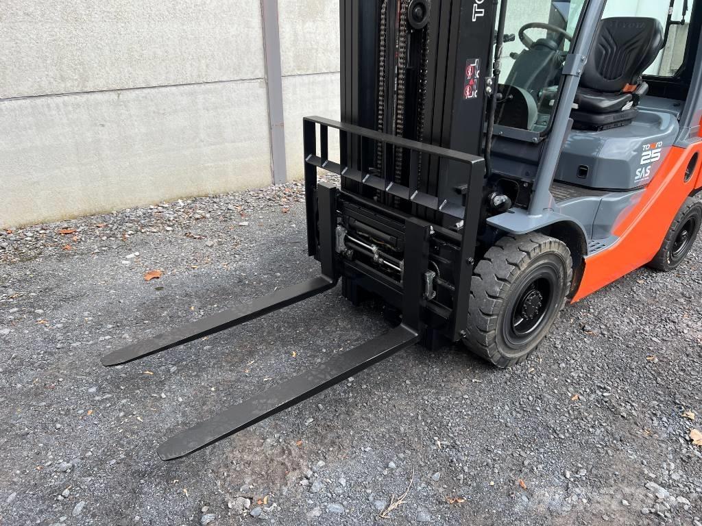 Toyota 02-8 FDF 25 Diesel Trucker