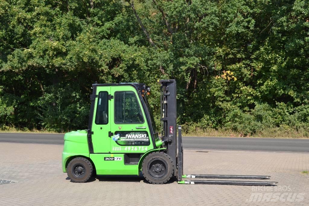 Hyundai 30 D-7 Diesel Trucker