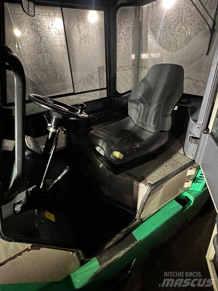 Mitsubishi FD40 Diesel Trucker