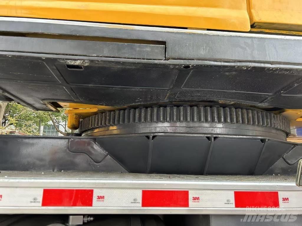 XCMG XCT80L5 Stillas, vinsjer og vareheiser