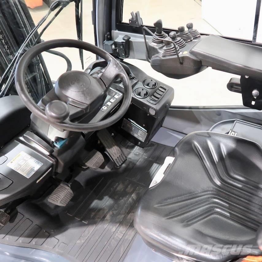 Toyota 52-8FDJF35 Diesel Trucker