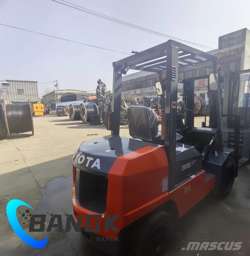 Toyota 35 Diesel Trucker