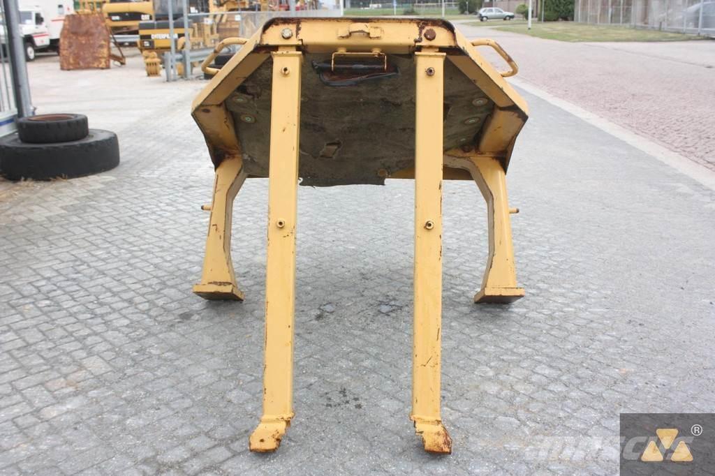 CAT D8N O-rops cab Førerhus og Interiør