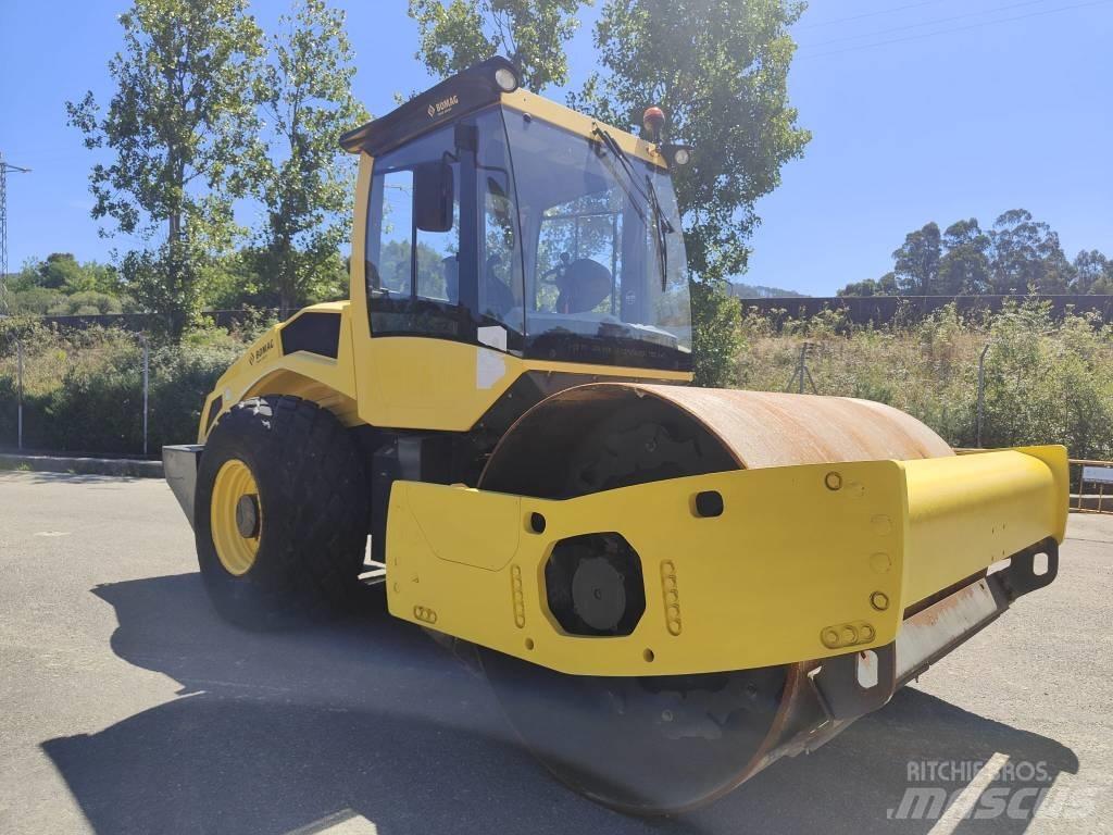 Bomag BW 211 D-50 Gummihjulsvalser