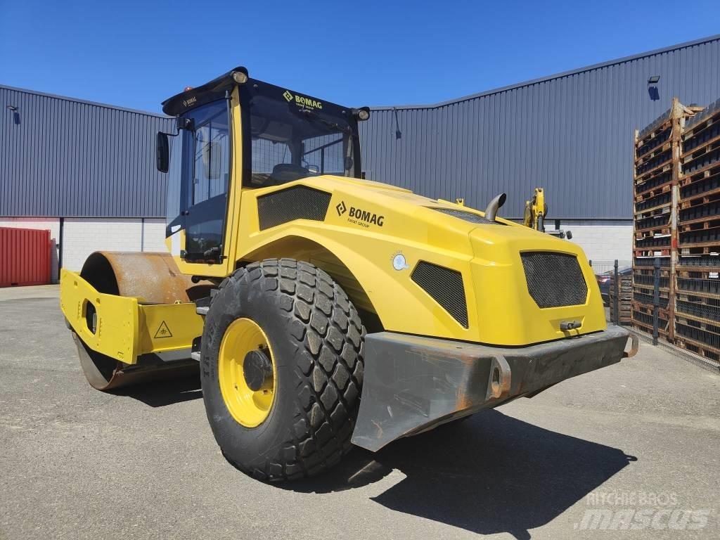 Bomag BW 211 D-50 Gummihjulsvalser