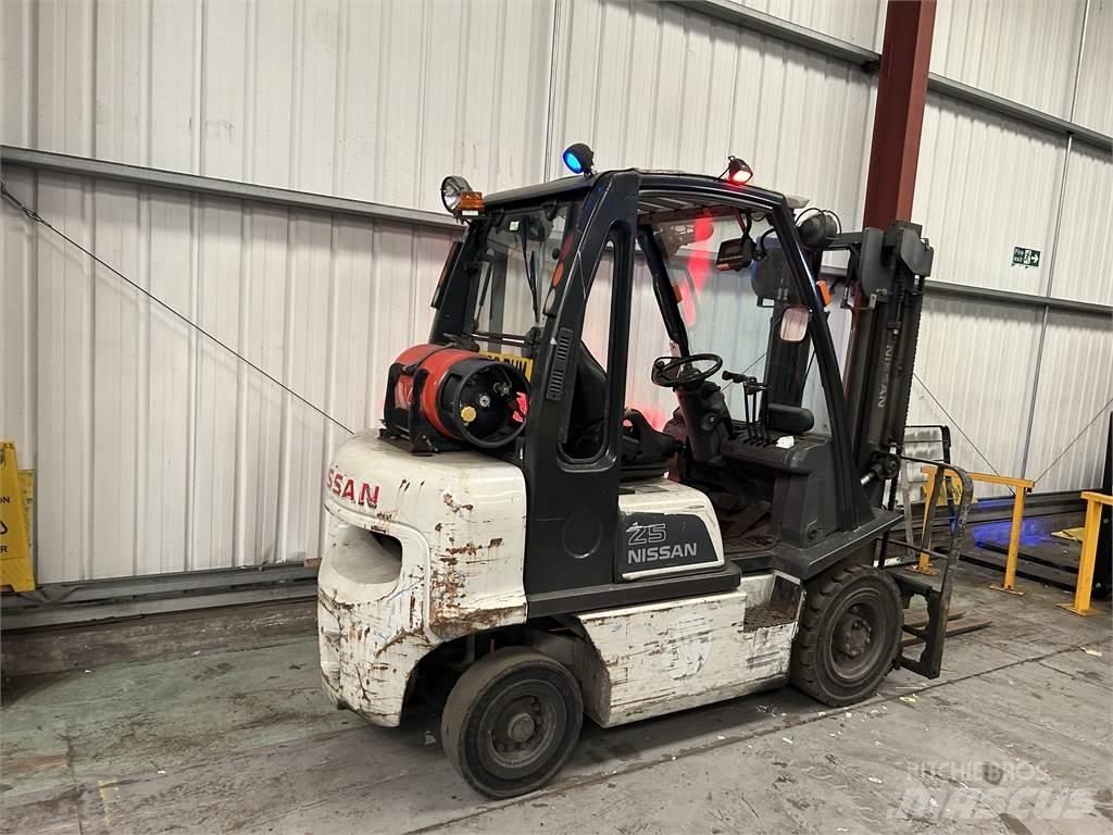 Nissan U1D2A25 Propan trucker