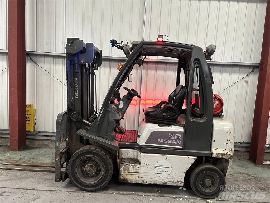 Nissan U1D2A25 Propan trucker