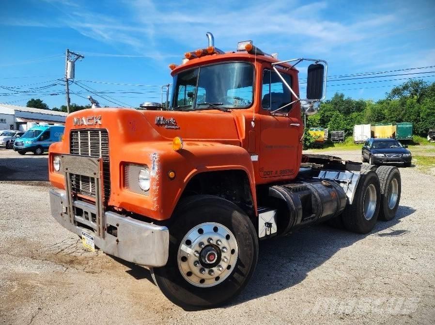 Mack R 688 ST Trekkvogner