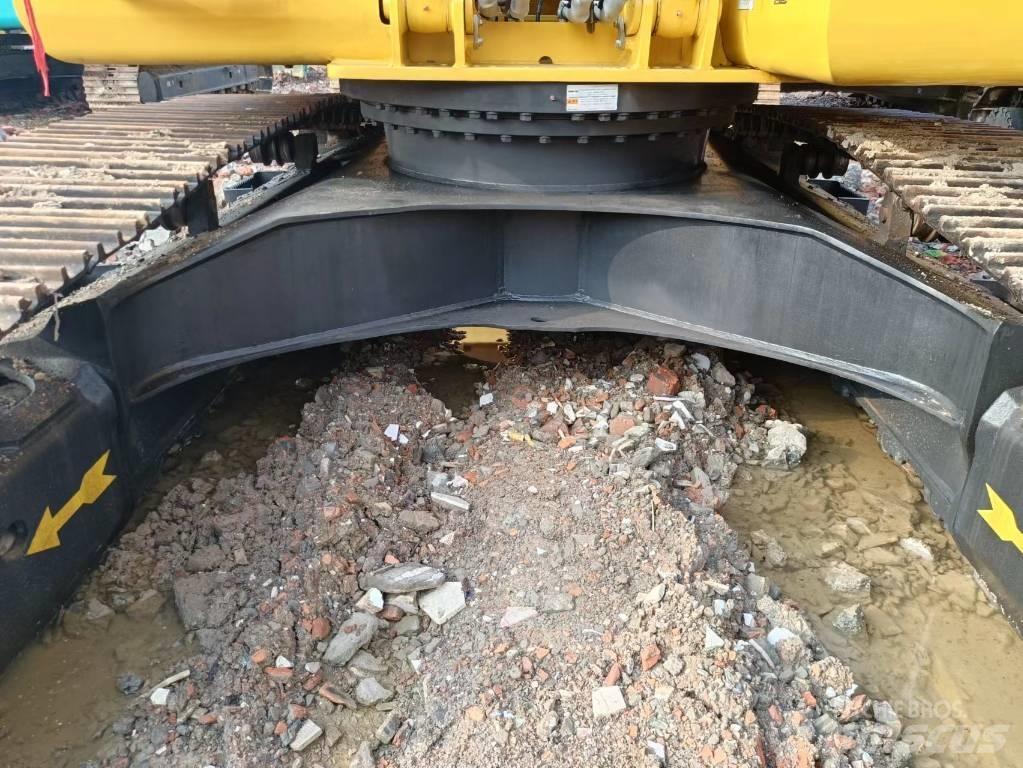 Komatsu PC 200-8 Beltegraver