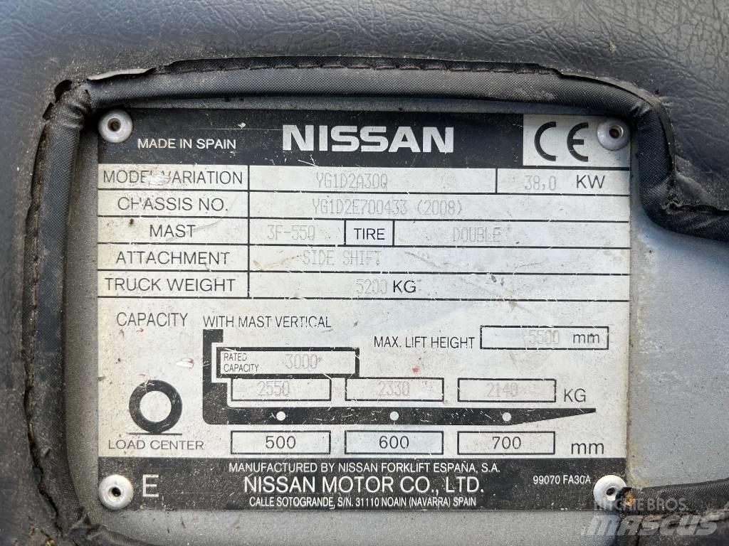 Nissan DX 30 Diesel Trucker