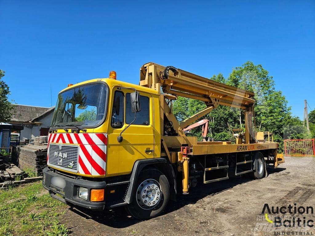 MAN M90 Bilmontert lift