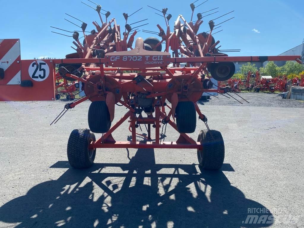 Kuhn GF8702T Raker og høyvendere
