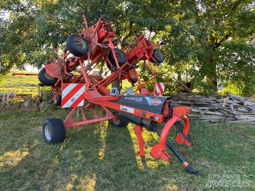 Kuhn GF8702T Raker og høyvendere