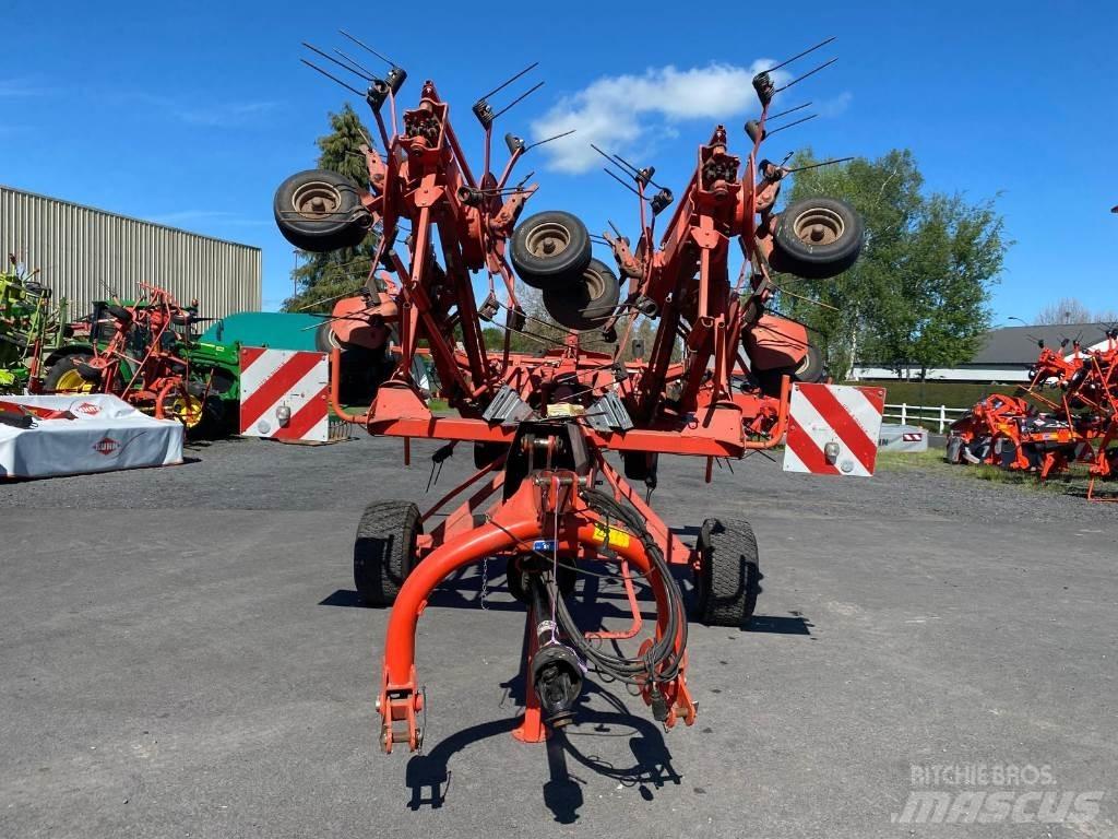 Kuhn GF8702T Raker og høyvendere