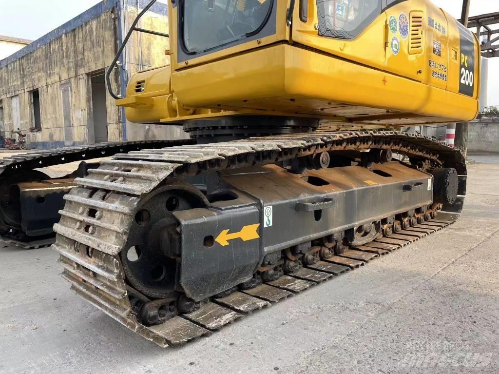 Komatsu PC 200-7 Beltegraver