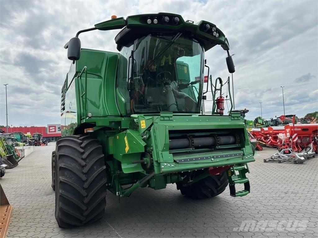 John Deere T 670 i Skurtreskere