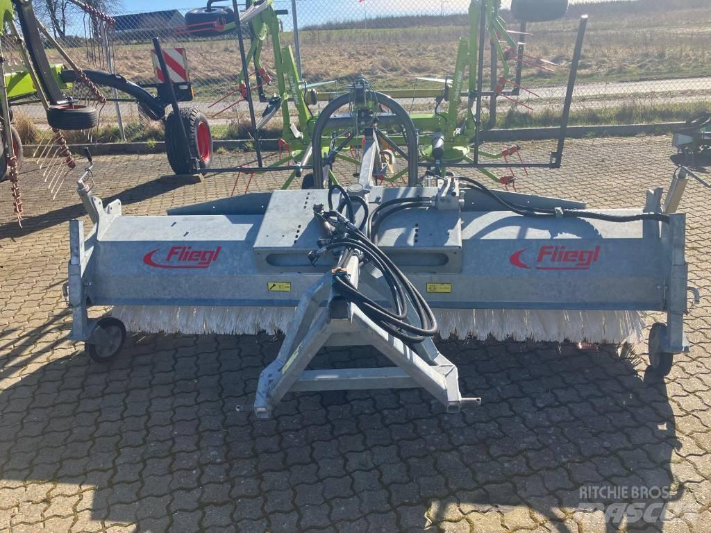 Fliegl Kost 2,8 m. Annet tilbehør