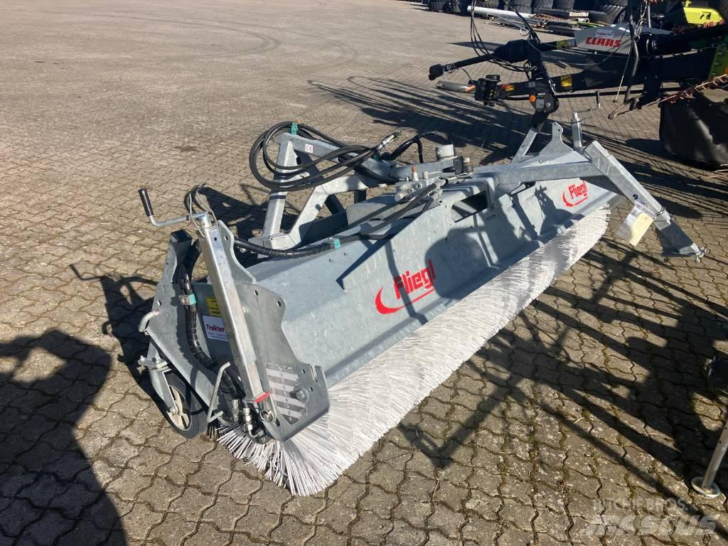 Fliegl Kost 2,8 m. Annet tilbehør