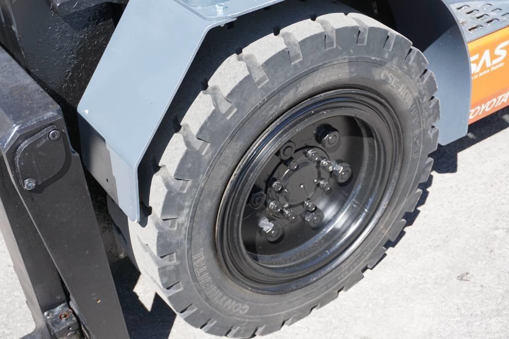 Toyota 52-8FDJF35 Diesel Trucker