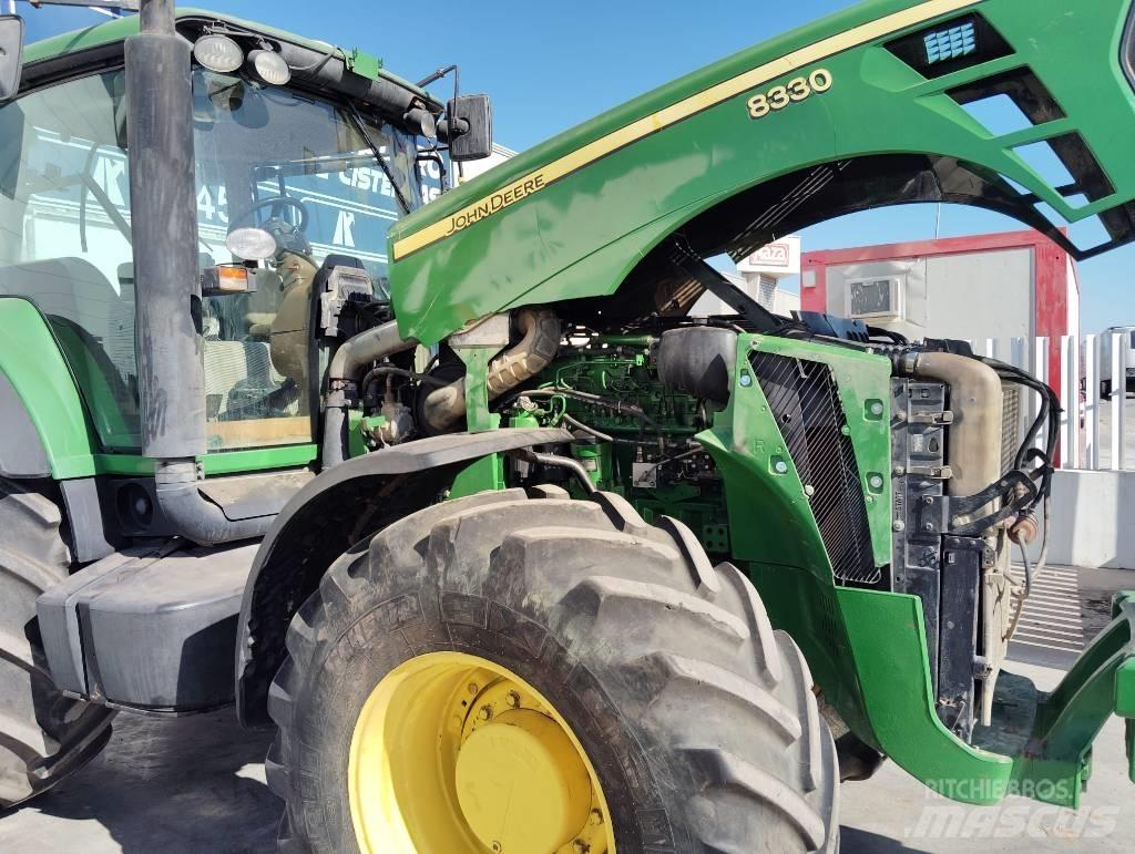 John Deere 8330 Traktorer