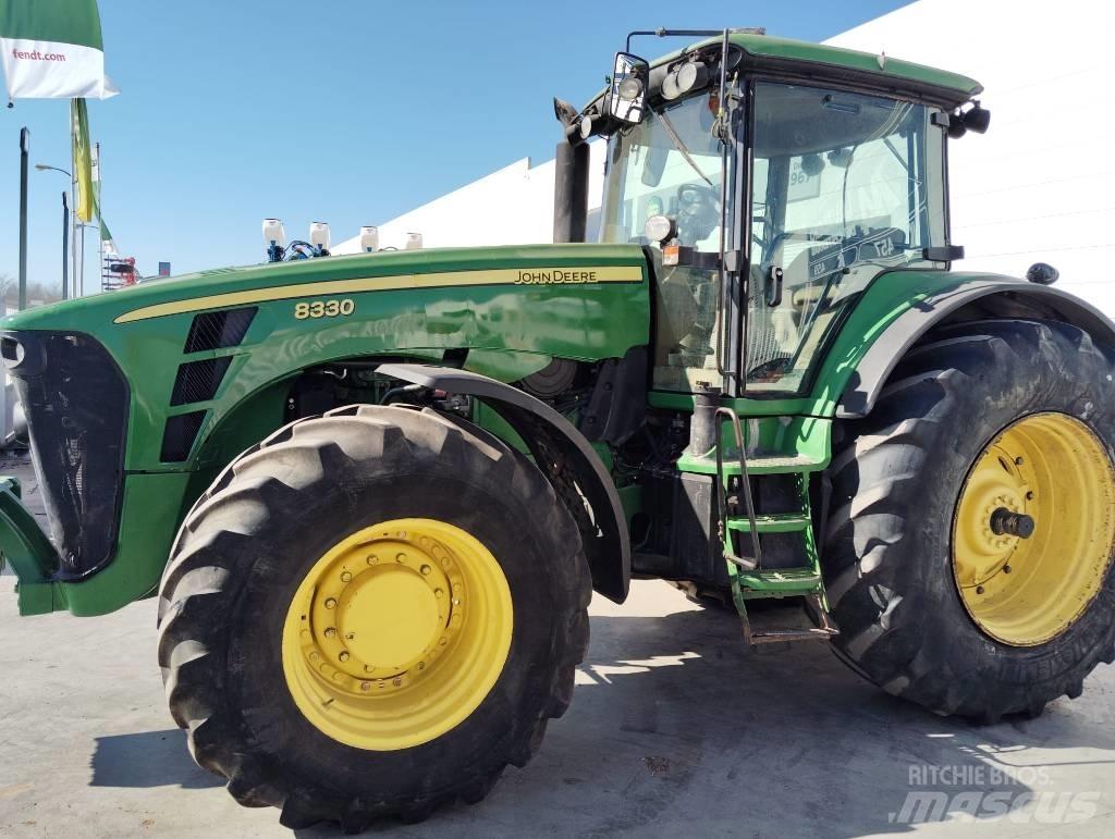 John Deere 8330 Traktorer