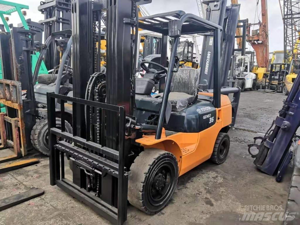 Toyota 3.5 ton Diesel Trucker