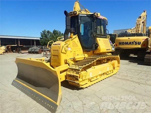 Komatsu D51EXi-24 Dozere Beltegående